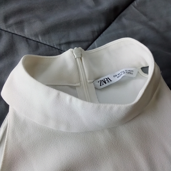 Women's Zara Sleeveless Mock Neck Split High Low Hem Zipper Back White Blouse - Picture 11 of 12